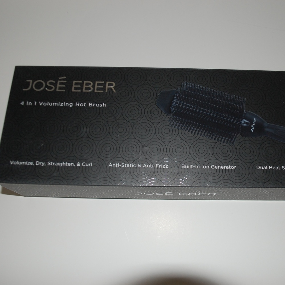 NIB Jose Eber 4 in 1 Volumizing Hot Brush
